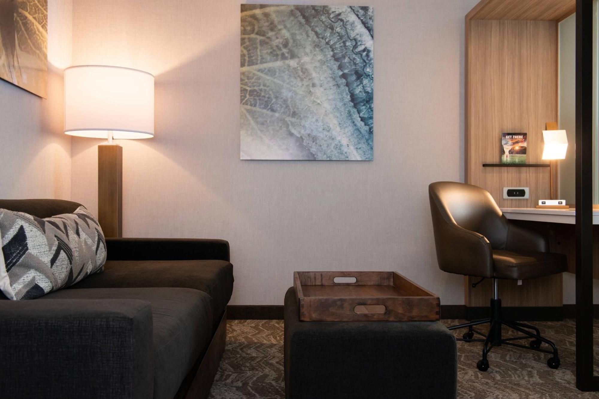 Hotel Springhill By Marriott 3*